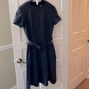 🤩❤️ Burberry wool cap sleeve pleated dress.